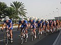 Ronde van Qatar, 5e etappe - 6 februari 2004<br />Quick Step ploeg aan de leiding in het peloton<br />Foto: Wilfried Peeters